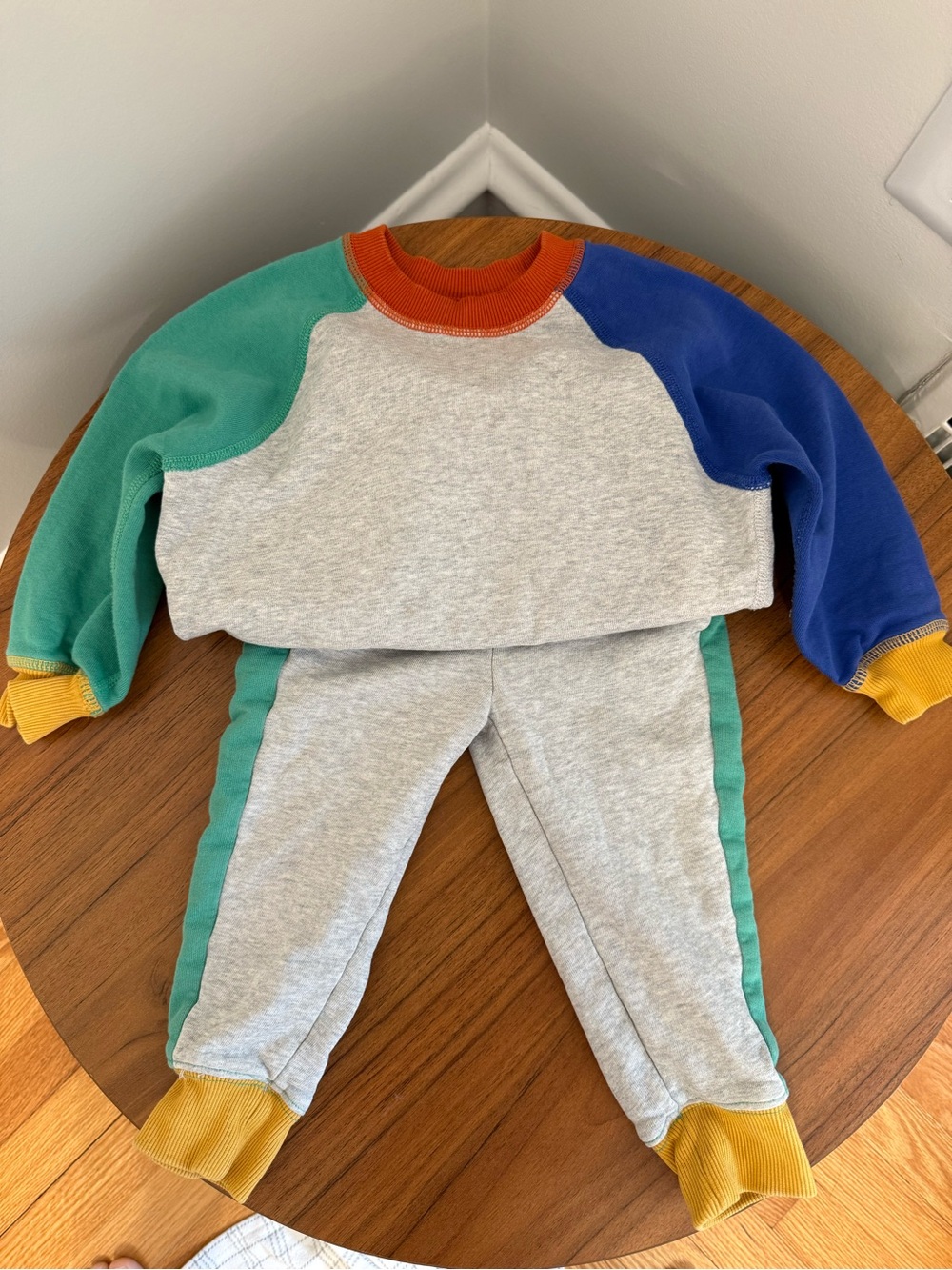 Colorblock Grey Kids Sweatset with Green, Blue, and Yellow Accents